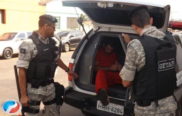 Acusado de cometer cinco homic�dios no estado de Pernambuco � preso pela Pol�cia Civil escondido na cidade Lagoa Formosa