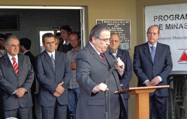 Governador em exerc�cio assinou despacho pedindo prioridade no inicio das obras de moderniza��o do aeroporto de Patos de Minas