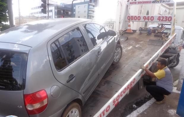 Em Menos de uma hora PM faz 16 autua��es de tr�nsito na Avenida Get�lio Vargas e recolhe ve�culo estacionado em local proibido