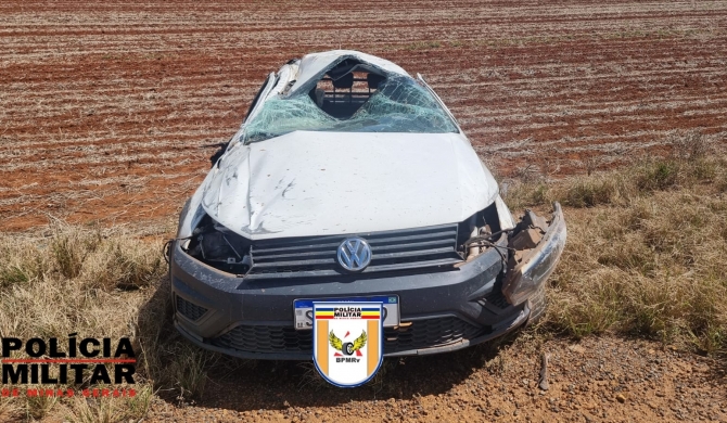 Presidente Olegário - Motorista fica ferido após perder controle direcional e capotar veículo na MG-410