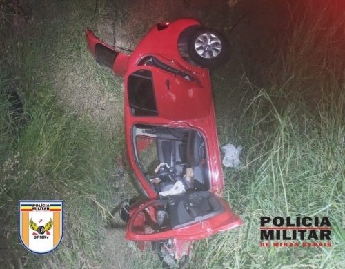 Serra do Salitre - Motorista perde controle direcional na MG-230; cai em valeta e sofre várias fraturas pelo corpo
