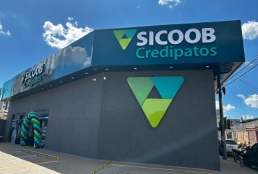 Ampla, sofisticada e confortável Sicoob Credipatos inaugura nova agência no bairro Rosário