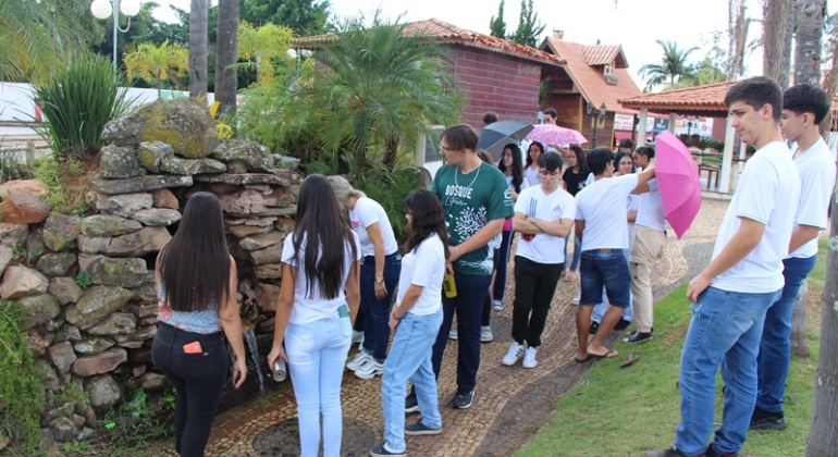 Alunos da Escola Nossa Senhora da Piedade fazem visitas guiadas aos patrimônios culturais tombados no município de Lagoa Formosa