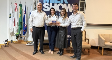 Sicredi recebe Prêmio MilkShow Agente Financeiro pelo segundo ano consecutivo Sicredi recebe Prêmio MilkShow Agente Financeiro pelo segundo ano consecutivo