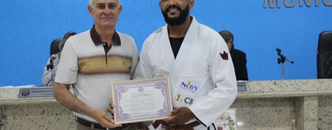 Atleta de Lagoa Formosa é homenageado na Câmara Municipal com Moção de Aplausos e Título de Cidadão Honorário 