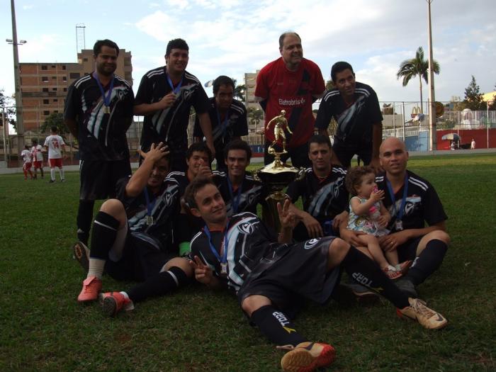 Patos 1 - Times da Pizzante Calçados e Feijão da Hora foram os vencedores da 1ª Copa Rubens de Deus Souza realizada pelo PTC em Patos de Minas