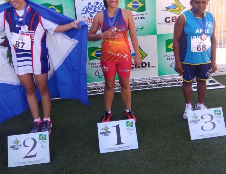 clique para ampliar Atleta paraolímpica de Uberlândia filha de mãe de Lagoa Formosa quebra dois Recordes Brasileiro e tenta patrocinadores