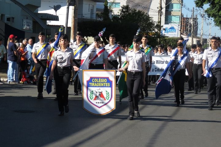 clique para ampliar Comemoração aos 126 de Patos de Minas tem desfile cívico cultural no centro da cidade