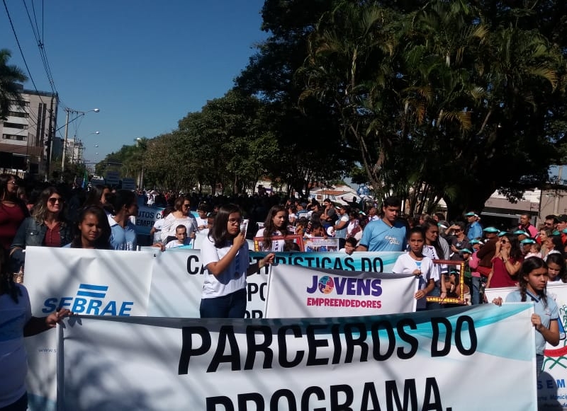 clique para ampliar Comemoração aos 126 de Patos de Minas tem desfile cívico cultural no centro da cidade