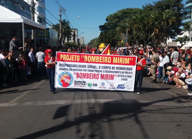 clique para ampliar Comemoração aos 126 de Patos de Minas tem desfile cívico cultural no centro da cidade