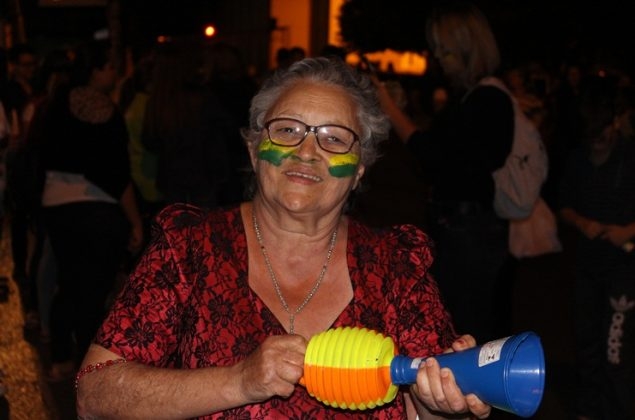 clique para ampliar Manifestantes fazem passeata em Presidente Olegário em apoio à paralisação dos caminhoneiros