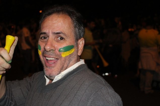 clique para ampliar Manifestantes fazem passeata em Presidente Olegário em apoio à paralisação dos caminhoneiros