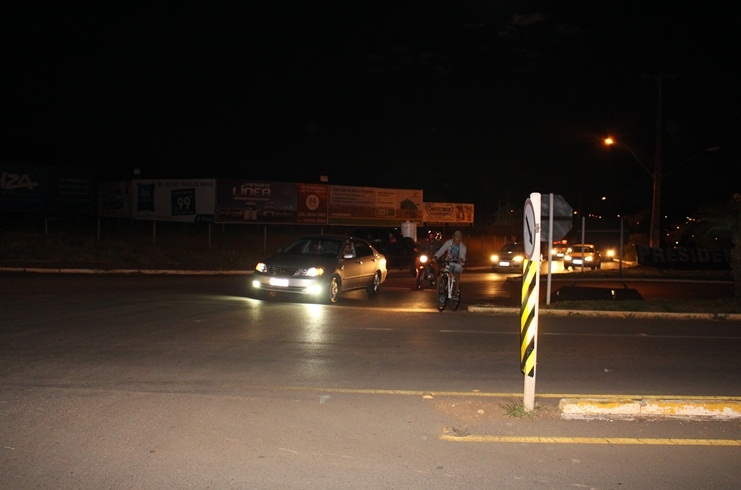 clique para ampliar Manifestantes fazem passeata em Presidente Olegário em apoio à paralisação dos caminhoneiros