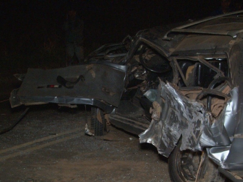 clique para ampliar Batida frontal na MG 230 mata motorista de 66 anos