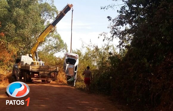 clique para ampliar Cinco pessoas morrem após veículo cair de ponte em estrada vicinal no município de Lagoa Grande