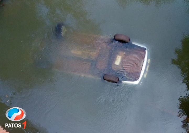 clique para ampliar Cinco pessoas morrem após veículo cair de ponte em estrada vicinal no município de Lagoa Grande