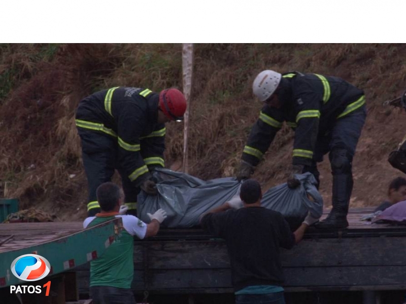 clique para ampliar Acidente na curva de Catiara em Serra do Salitremata duas pessoas