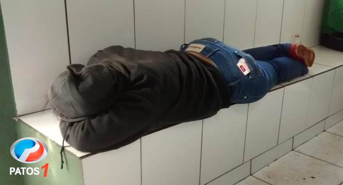 clique para ampliar Mulher esfaqueia amásio em Patos de Minas após crise de ciúmes