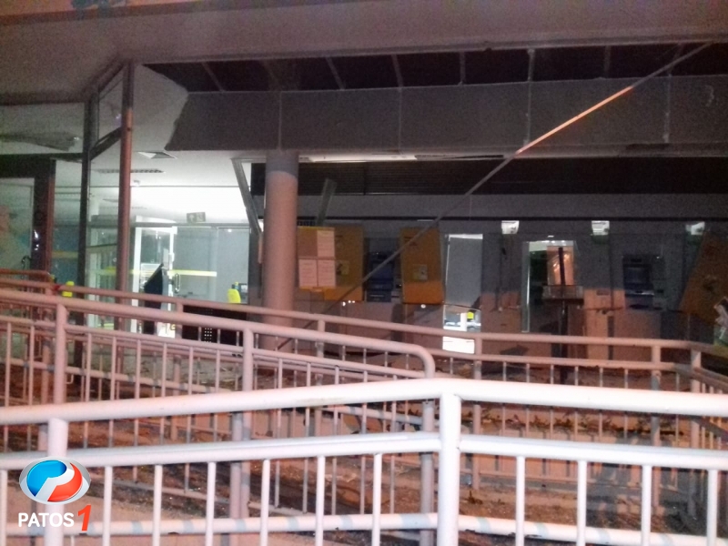 clique para ampliar Bandidos explodem caixas eletrônicos do Banco do Brasil na cidade de Lagamar