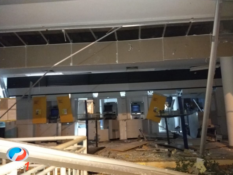 clique para ampliar Bandidos explodem caixas eletrônicos do Banco do Brasil na cidade de Lagamar