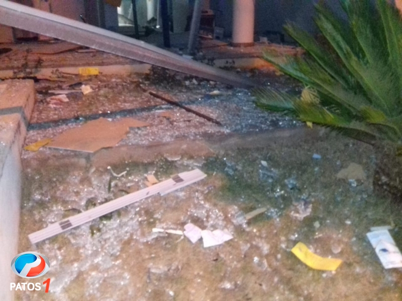 clique para ampliar Bandidos explodem caixas eletrônicos do Banco do Brasil na cidade de Lagamar