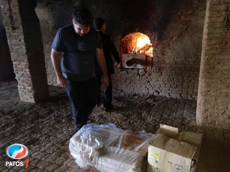 clique para ampliar Polícia Civil de Patos de Minas destrói aproximadamente 500 quilos de drogas apreendidas