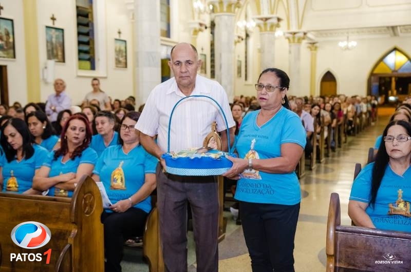 clique para ampliar Paróquia Nossa Senhora da Piedade de Lagoa Formosa celebra 21 anos de presença da ''Capelinha Mãe Rainha''.