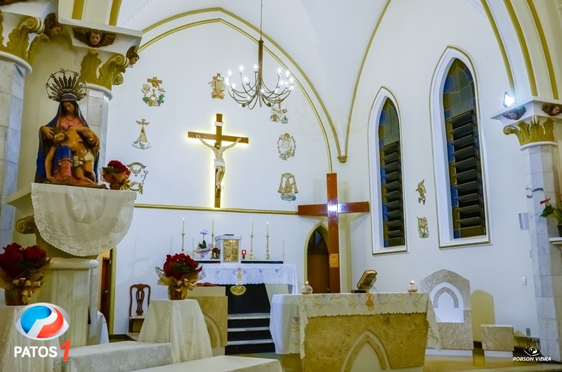 clique para ampliar Paróquia Nossa Senhora da Piedade de Lagoa Formosa celebra 21 anos de presença da ''Capelinha Mãe Rainha''.