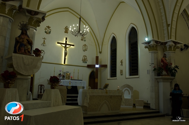 clique para ampliar Paróquia Nossa Senhora da Piedade de Lagoa Formosa celebra 21 anos de presença da ''Capelinha Mãe Rainha''.