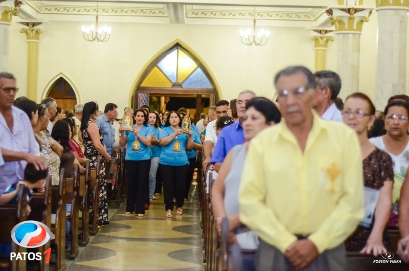 clique para ampliar Paróquia Nossa Senhora da Piedade de Lagoa Formosa celebra 21 anos de presença da ''Capelinha Mãe Rainha''.