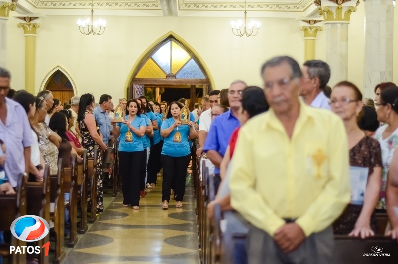 clique para ampliar Paróquia Nossa Senhora da Piedade de Lagoa Formosa celebra 21 anos de presença da ''Capelinha Mãe Rainha''.