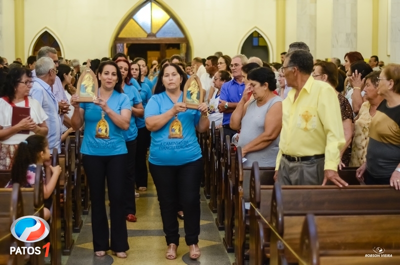 clique para ampliar Paróquia Nossa Senhora da Piedade de Lagoa Formosa celebra 21 anos de presença da ''Capelinha Mãe Rainha''.