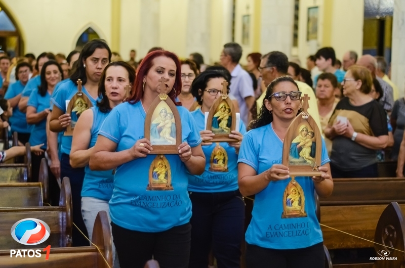 clique para ampliar Paróquia Nossa Senhora da Piedade de Lagoa Formosa celebra 21 anos de presença da ''Capelinha Mãe Rainha''.