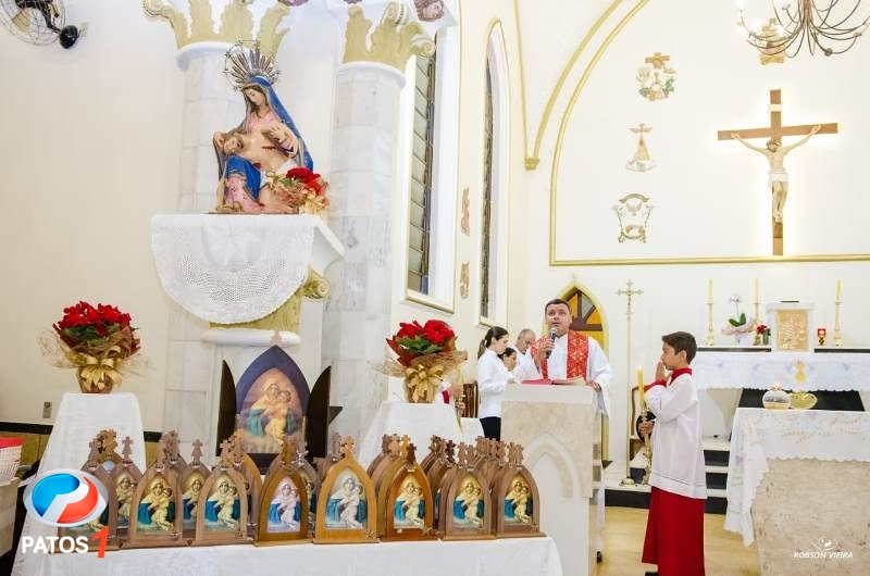 clique para ampliar Paróquia Nossa Senhora da Piedade de Lagoa Formosa celebra 21 anos de presença da ''Capelinha Mãe Rainha''.