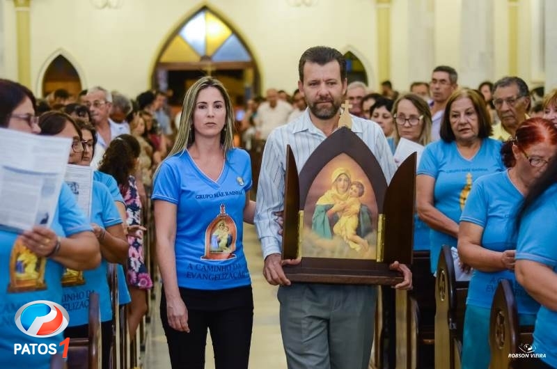 clique para ampliar Paróquia Nossa Senhora da Piedade de Lagoa Formosa celebra 21 anos de presença da ''Capelinha Mãe Rainha''.