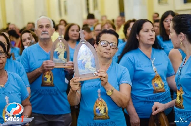 clique para ampliar Paróquia Nossa Senhora da Piedade de Lagoa Formosa celebra 21 anos de presença da ''Capelinha Mãe Rainha''.