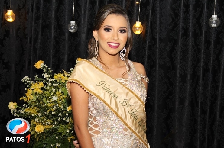 Flávia Gabrielly é eleita a Rainha da 37ª Festa da Produção de Presidente Olegário