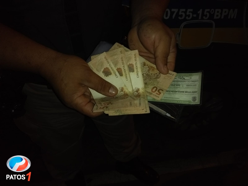 clique para ampliar Moradora de Carmo do Paranaíba encontra carteira na rua contendo dinheiro e devolve ao proprietário