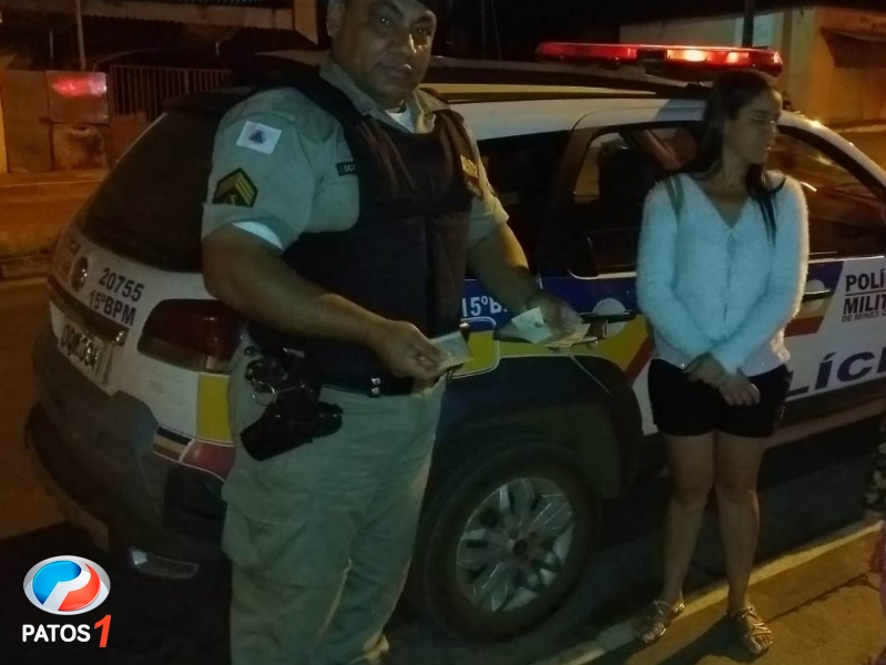 clique para ampliar Moradora de Carmo do Paranaíba encontra carteira na rua contendo dinheiro e devolve ao proprietário