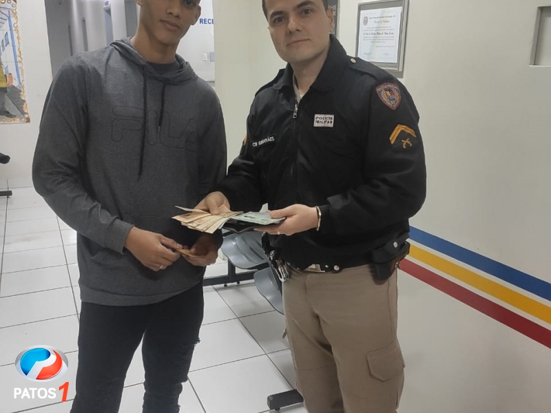clique para ampliar Moradora de Carmo do Paranaíba encontra carteira na rua contendo dinheiro e devolve ao proprietário