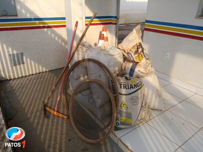 clique para ampliar Homem é flagrado furtando café em fazenda no município de Carmo do Paranaíba e acaba preso