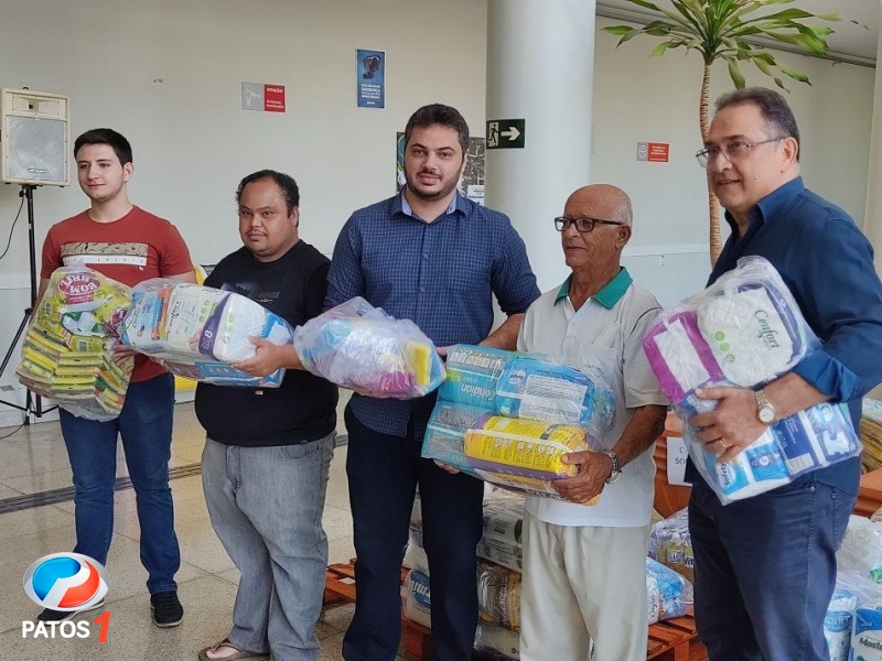 FEPAM e UNIPAM entregam três toneladas de alimentos para instituições  beneficentes de Patos de Minas - Clube Noticia - Notícias de Patos de Minas  e região