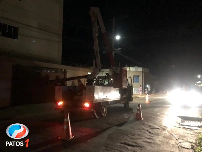 clique para ampliar Trabalhador de empresa que administra iluminação pública de Patos de Minas sofre choque elétrico