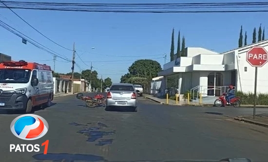 clique para ampliar Patos de Minas - Carro avança parada obrigatória e é atingido por motociclista
