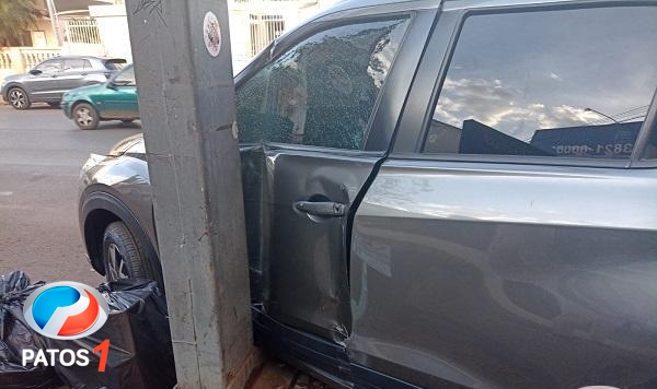 clique para ampliar Motorista de Fusca é arremessado para fora de veículo durante acidente em Patos de Minas