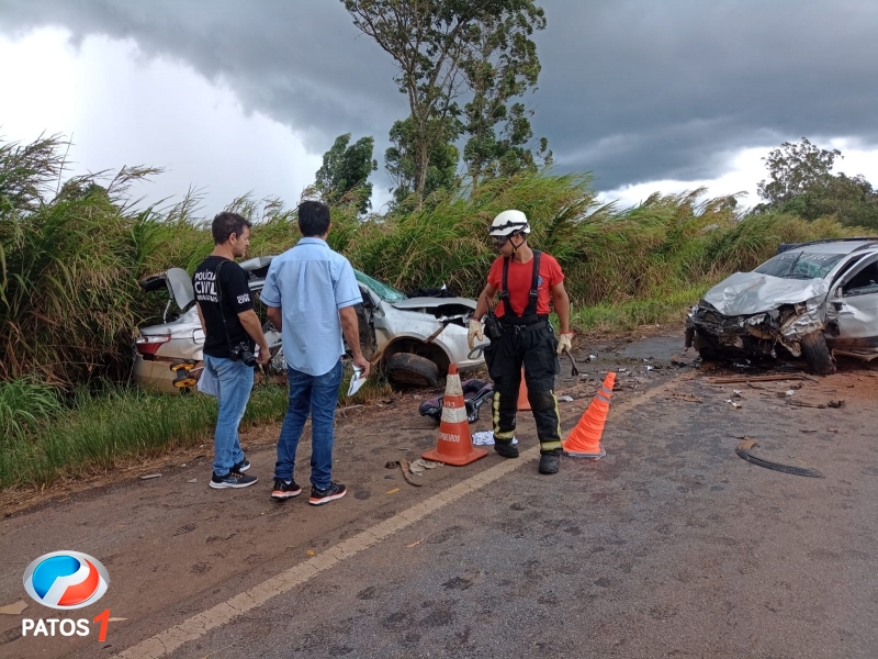 clique para ampliar Mãe e filho de apenas um mês morrem em grave acidente na BR-365 em Patos de Minas