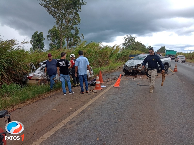 clique para ampliar Mãe e filho de apenas um mês morrem em grave acidente na BR-365 em Patos de Minas