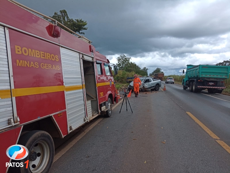 clique para ampliar Mãe e filho de apenas um mês morrem em grave acidente na BR-365 em Patos de Minas