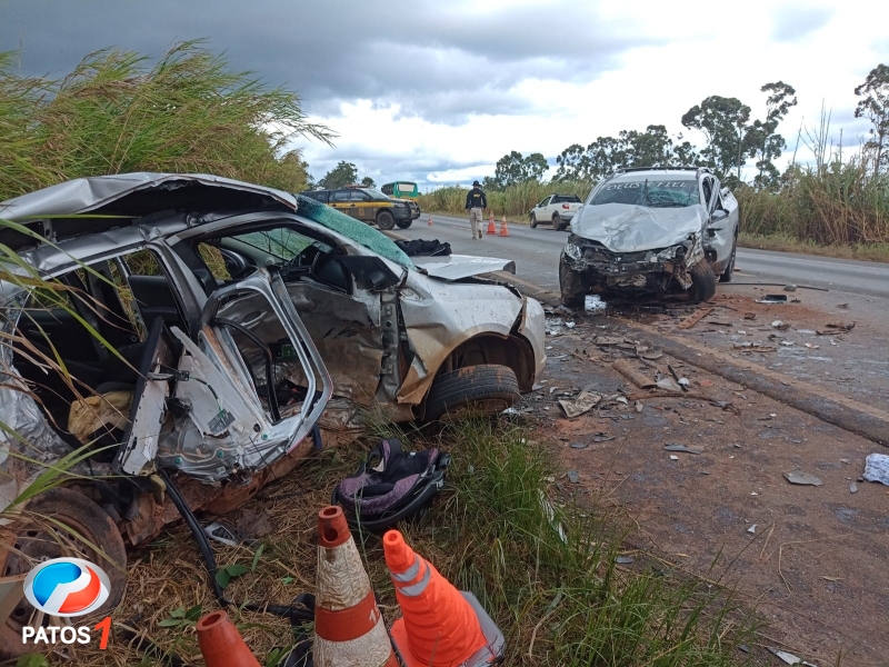clique para ampliar Mãe e filho de apenas um mês morrem em grave acidente na BR-365 em Patos de Minas