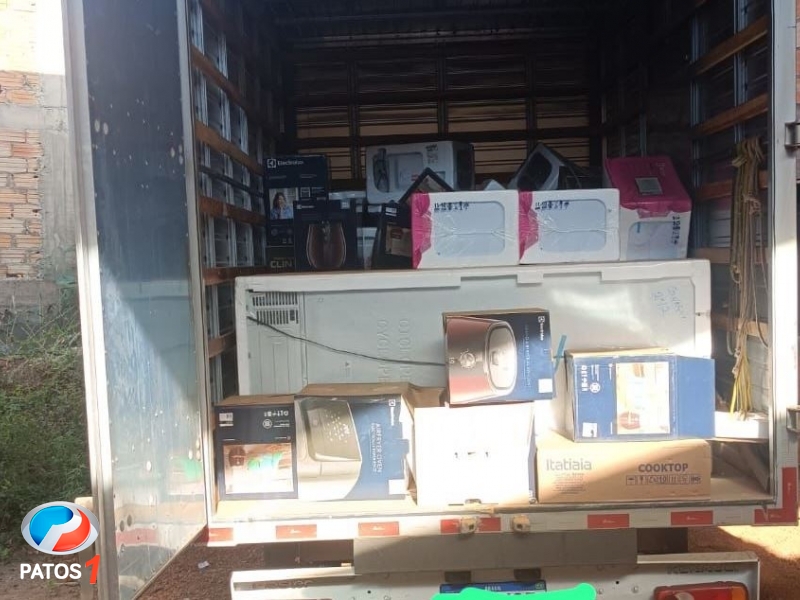 clique para ampliar Polícia Militar recupera mais um caminhão com carga de eletrodomésticos furtada em Lagoa da Prata